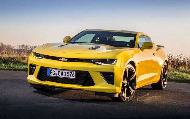 Полкило мефедрона выкинули из жёлтого Chevrolet Camaro в Питере