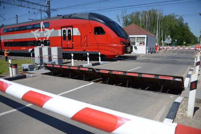 В Подмосковье на железнодорожном переезде произошло смертельное ДТП